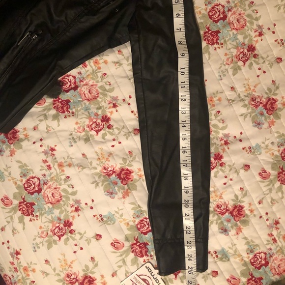 Beautiful black jacket - Picture 6 of 6